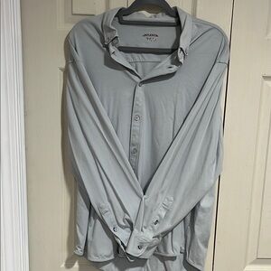 Untuckit soft chambray men’s shirt